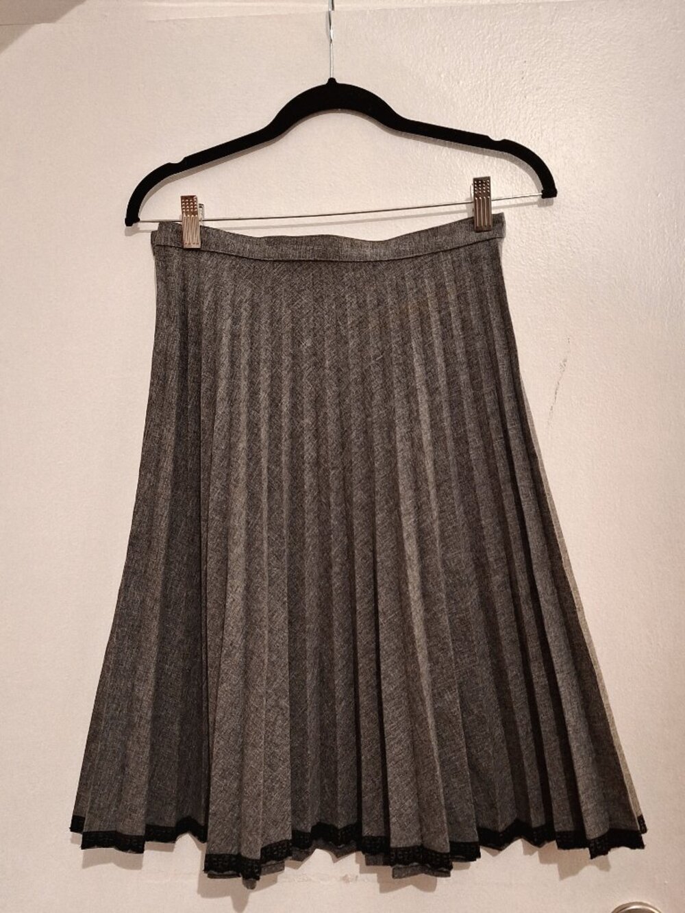 Vintage Grey Pleated Skirt with Black Lace Trim Small